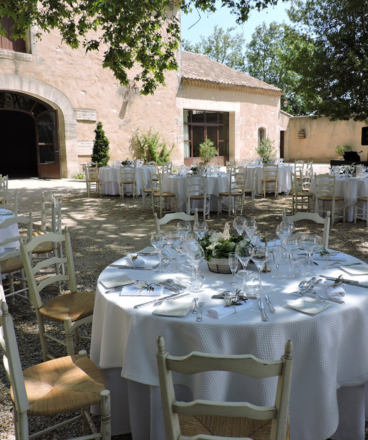 location-vaisselle-mobilier-alpilles-evenementiel-garden-party-mas-du-juge