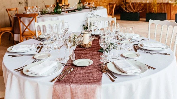 Location de mobilier, vaisselles et linge de table  