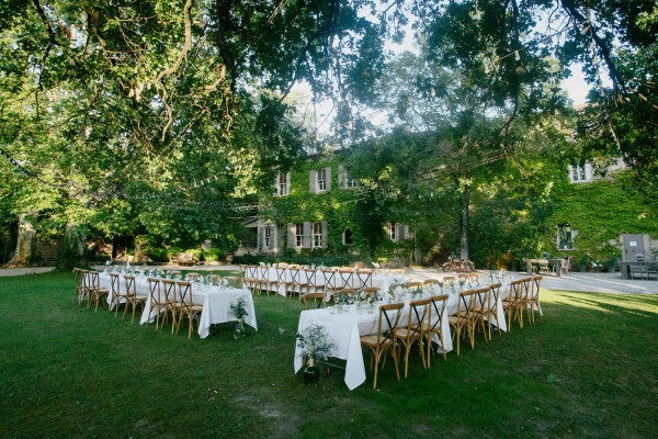 Location de mobilier en bois pour dîners et cocktails  